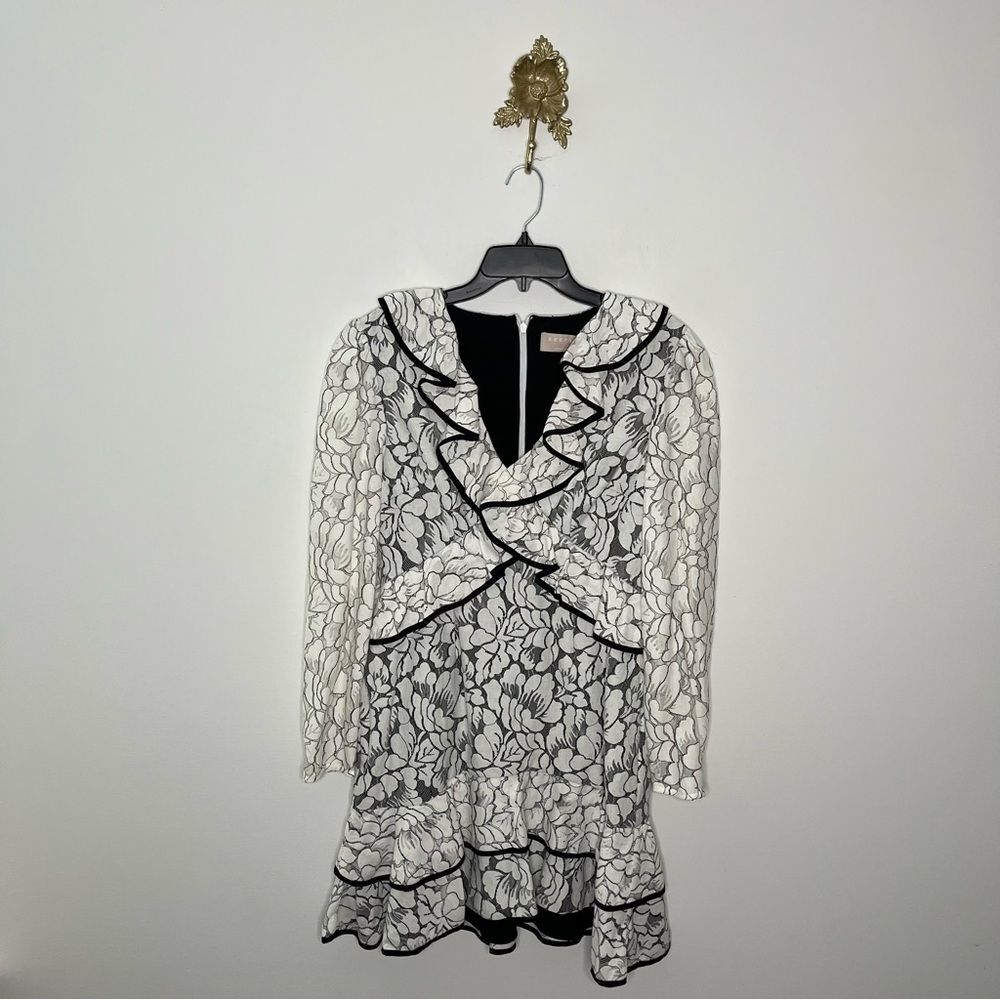 Keepsake Encore Ivory Lace Ruffled Long Sleeve Dress L
